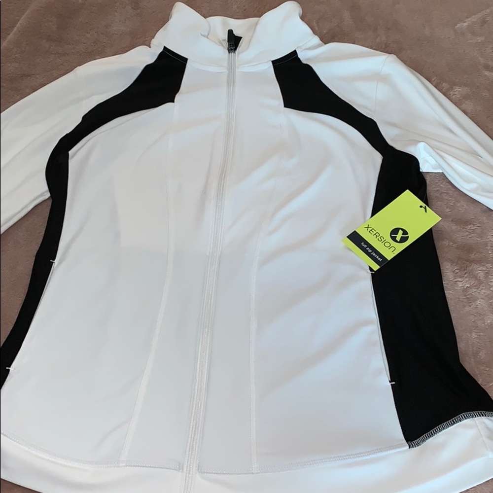I’m selling this due to the size. (Fits loosely).